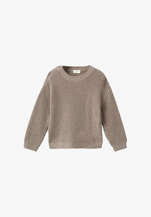 Sweter dzianinowy w jasnym taupe z teksturowanym wzorem, okrągłym dekoltem i długimi rękawami. Posiada ściągacze przy mankietach i u dołu.