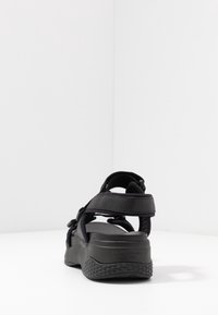 Vagabond Platåsandaletter - black