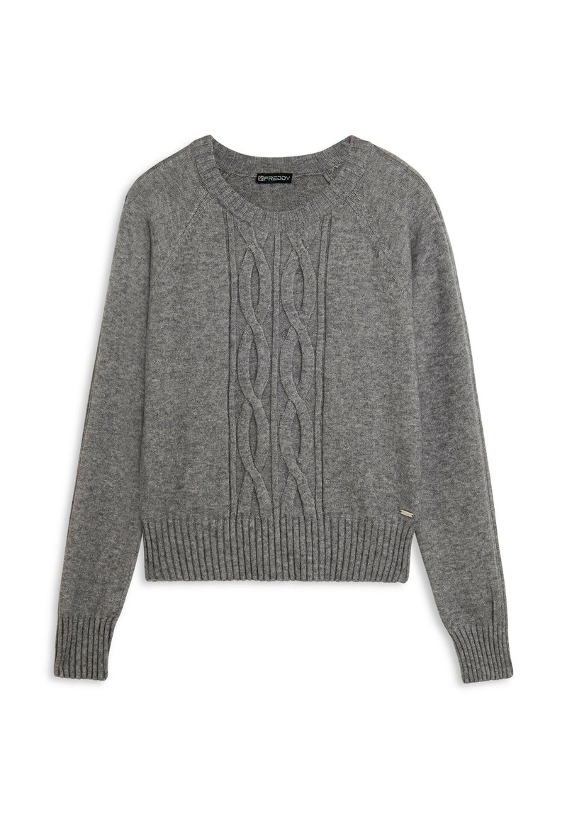 Pull en tricot gris avec des motifs en torsades au centre, des poignets et un ourlet côtelés, et un col rond.
