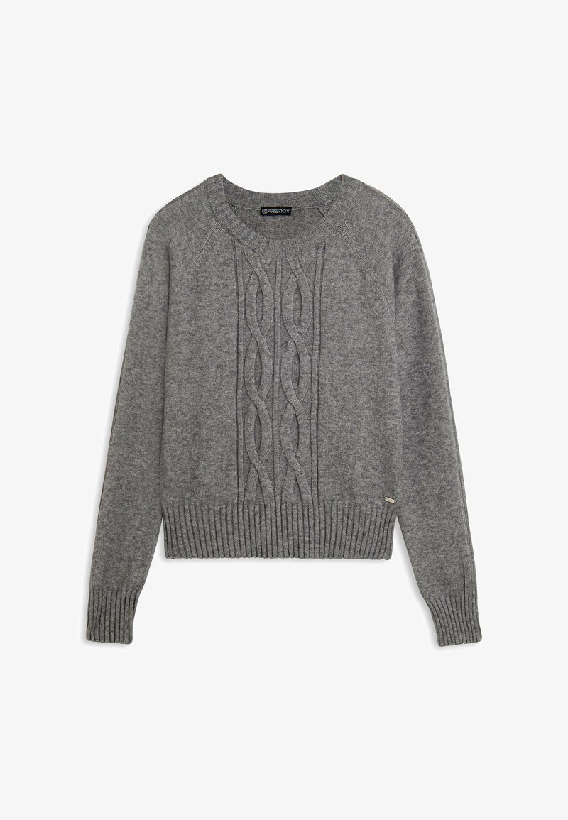 Pull en tricot gris avec des motifs en torsades au centre, des poignets et un ourlet côtelés, et un col rond.