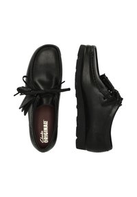 Musta nahkakengät pyöreällä varvalla, nauhakiinnityksellä ja teksturoidulla pohjalla. Ominaisuudet: marooni sisäpohja ja ompelu ulkoreunassa.