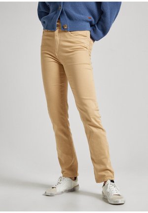 Beige slim-fit broek gemaakt van katoen, met een mid-rise, vijf zakken en een subtiele structuur. Gecombineerd met witte sneakers.
