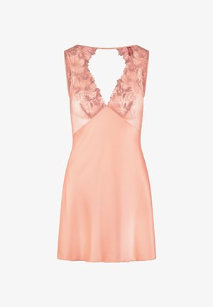 Roze nachtkleed met een kanten buste en diepe V-rug. Korte, gladde stof met bloemenkantdetails langs de halslijn en schouders.