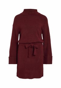 Robe en maille bordeaux avec col montant, manches longues et taille nouée. Présente des poignets côtelés et une texture douce.