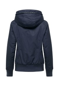 Giacca con cappuccio blu navy con orlo e polsini elasticizzati. Tessuto liscio, design minimale, con un accento a scacchi sul cappuccio.