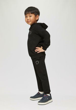 MIT UND KLEINEM DETAIL - Hoodie - schwarz