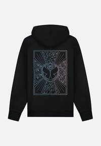 Zwarte hoodie met een gedetailleerd grafisch ontwerp in lichtblauw, centraal op de achterkant, met ingewikkelde patronen en vormen zoals golven en vlammen.