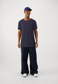 Selected Homme SLHMORGAN SS O-NECK TEE W NOOS - T-shirt básica - maritime blue