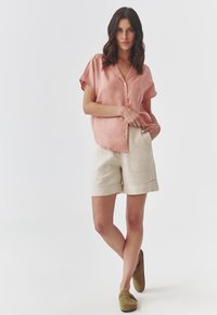 TATUUM ERIO - Rövidnadrágok - beige
