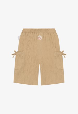 Beige korte broek gemaakt van gestructureerde stof met een elastische tailleband, voorzien van twee zijzakken en een decoratieve ronde patch aan de voorkant.