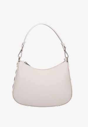 Piccola borsa a mano in pelle beige chiaro con cerniera superiore curva e tracolla staccabile con fibbie metalliche argentate.