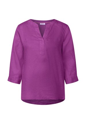 Blusa púrpura de manga tres cuartos con escote en V, hecha de una tela ligera, que cuenta con un corte relajado y un dobladillo redondeado.