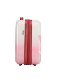 Tvrdý kufr lesklé růžové barvy s gradientním přechodem, doplněný červeným zipem a kováním, se zeměpisným vzorem na jedné straně.