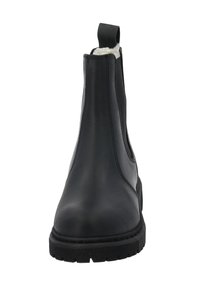 Schwarze Leder-Ankle-Boots mit glatter Oberfläche, elastischen Seitenpanelen, Zuglasche und robuster Sohle. Innenraum mit weichem Material ausgekleidet.