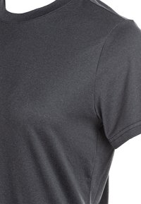 Donkergrijze katoenen t-shirt met een ronde hals, korte mouwen, een gladde textuur en nette stiksels op de zoom en schouders.