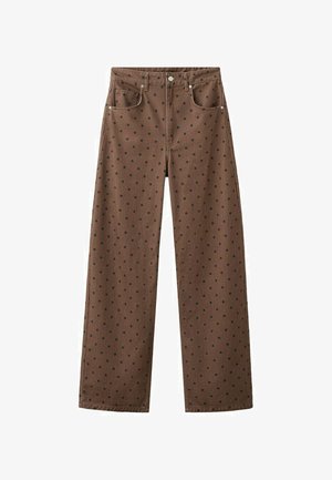 Smeđe hlače ravnih nogavica s crnim točkicama, prednjim džepovima, kopčanjem na gumbe i patentnim zatvaračem, prikazane na bijeloj pozadini.