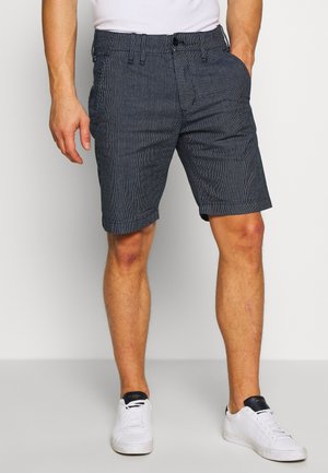 Shorts pour homme à rayures bleu marine, en tissu léger, avec une fermeture à bouton, des poches latérales et un design décontracté.