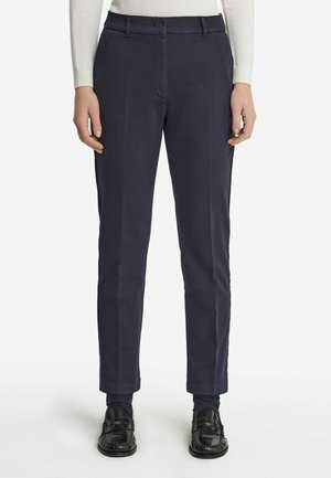 Marinblå skräddarsydda byxor med smal passform, med flat front, bältesslingor och sidofickor. Tillverkade av slät, texturerad tyg.