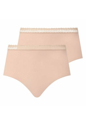 Due mutandine donna senza cuciture color beige con rifinitura in pizzo sulla vita, sovrapposte su uno sfondo bianco.