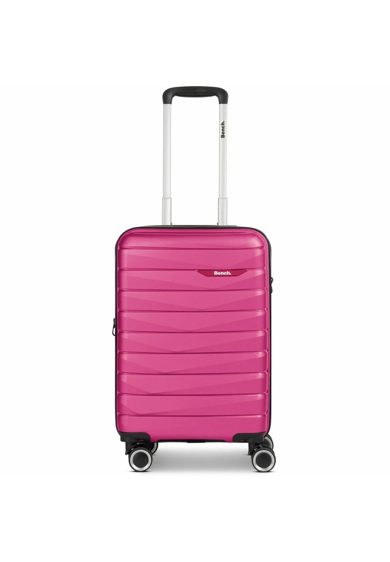 Valigia rigida di un vivace colore rosa con design a zigzag testurizzato. Dotata di accenti neri, manico telescopico e quattro ruote scorrevoli.