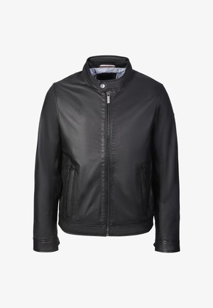 Giacca in pelle nera con cerniera frontale, collo alto con bottone a scatto, due tasche laterali con cerniera e maniche lunghe.