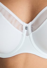 Thumbnail Image 8