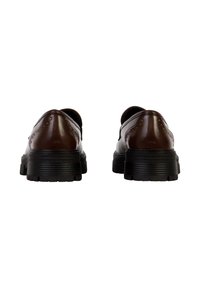 Scarpe in pelle marrone con una finitura liscia, forma della punta arrotondata e suola in gomma nera testurizzata. Borchie decorative lungo il tallone.