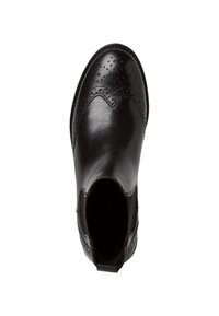 Botte noire en cuir à la cheville avec des détails de perforation type brogue, bout arrondi et panneaux latéraux en elastic, vue de dessus.