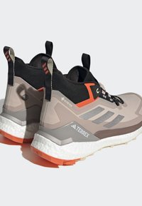 adidas Terrex FREE HIKER 2.0 GORE-TEX® - Hikingschuh - taupe earth strata