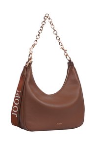 Borsa a spalla in pelle marrone con una forma curvata, accessori in tonalità dorata e una tracolla in tessuto a contrasto con il logo "JOOP!" in bianco.