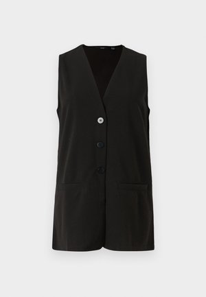 Gilet noir sans manches avec un col en V, doté de quatre boutons et de deux poches avant, fabriqué en tissu lisse.