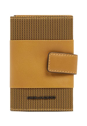 Kompakte, braun gemusterte Geldbörse mit Druckknopfverschluss und geprägtete Markenlogo auf der Vorderseite in der Mitte.