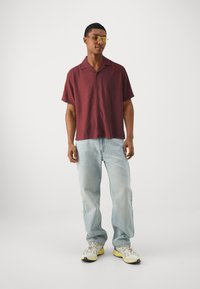 Abercrombie & Fitch SOLIDS FALL UPDATE - Button down-skjorte - bordeaux