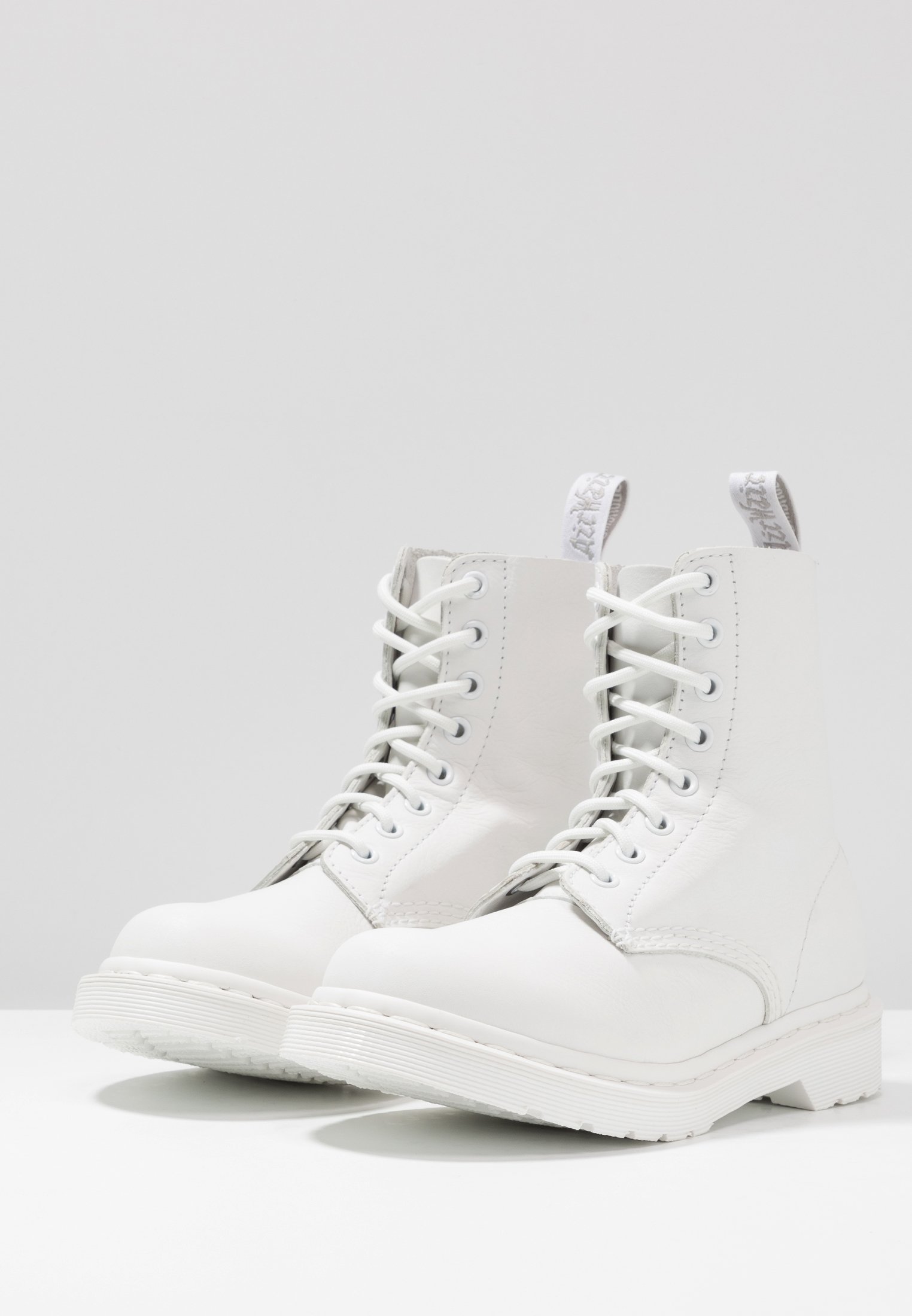 1460 pascal 8 eyelet lace up boots