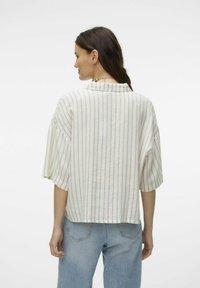 Vero Moda VMLINN - Blus - snow white