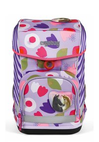 Lila Rucksack mit floralen Mustern, Streifen und einem glänzenden Pferdeabzeichen. Verfügt über pinke Akzente, mehrere Fächer und eine robuste Bauweise.