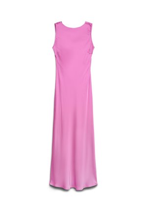 Abito lungo rosa in raso senza maniche con scollatura tonda e lievi arricciature sulle spalle, mostrato su sfondo bianco.