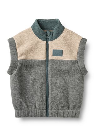 Mouwloze fleecevest met beige bovenstuk en grijs onderstuk, rits aan de voorkant, hoge kraag en een kleine rechthoekige patch op de borst.