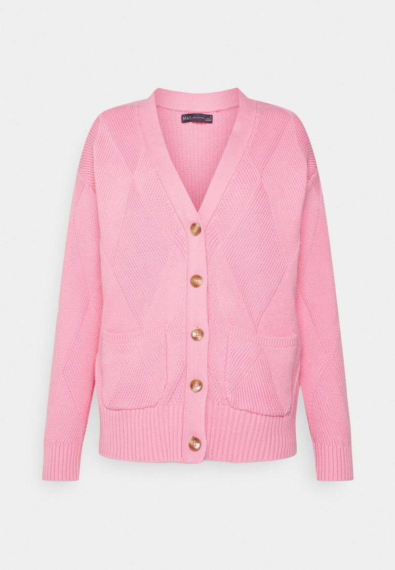 Rosa stickad cardigan med V-ringning, fem bruna knappar fram, två fickor framtill samt ribbade fållar och muddar.