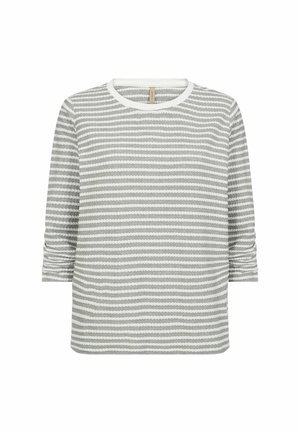 Szaro-biała bluzka w paski z okrągłym dekoltem, rękawami 3/4 i lekkiego materiału; charakteryzuje się miękką, strukturalną powierzchnią.