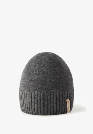 Grijze gebreide beanie met een gladde textuur, ronde bovenkant en geribde manchet. Bevat een klein leren label aan de zijkant.