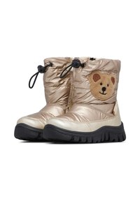 Stivali morbidi dorati con suola in gomma nera, caratterizzati da un'applicazione con il volto di un orso sul lato. Parte superiore elastica per una vestibilità sicura. Finitura in satin liscia.