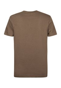 Effen bruine katoenen t-shirt met korte mouwen van achteren getoond op een witte achtergrond.