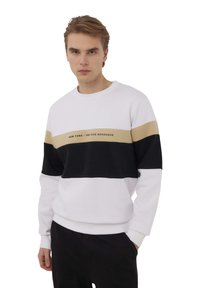 Felpa bianca con strisce orizzontali nere e beige, con la scritta "NEW YORK - THE FIVE BOROUGHS", collo tondo, tessuto morbido, vestibilità rilassata.