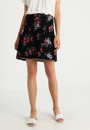 Schwarzer Blumenkjuppel mit einem ausgestellten Design, verziert mit leuchtend roten und lila Blumen, aus leichtem Stoff gefertigt und mit einem elastischen Bund versehen.