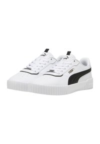 Zapatillas PUMA con un upper de cuero blanco y una franja de acento negra, puntera redonda, suela de goma plana y un branding prominente en el costado.