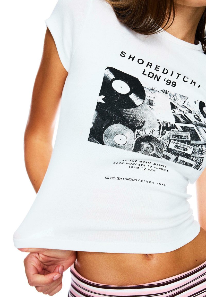 Bershka T-shirt z nadrukiem/biały