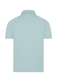 Lys blå polo skjorte, korte ermer, myk bomullsmateriale, krage med fold, ren snitt, ingen mønstre eller dekorasjoner synlig.