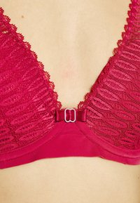 Triumph AURA SPOTLIGHT - Sutiã triangular - cassis sode
