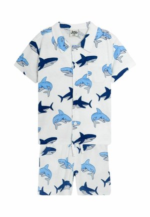 Kortærmet pyjamas sæt lavet af blødt bomuld, med en hvid baggrund og blå hajmotiver. Indeholder knaplukning på toppen og shorts.